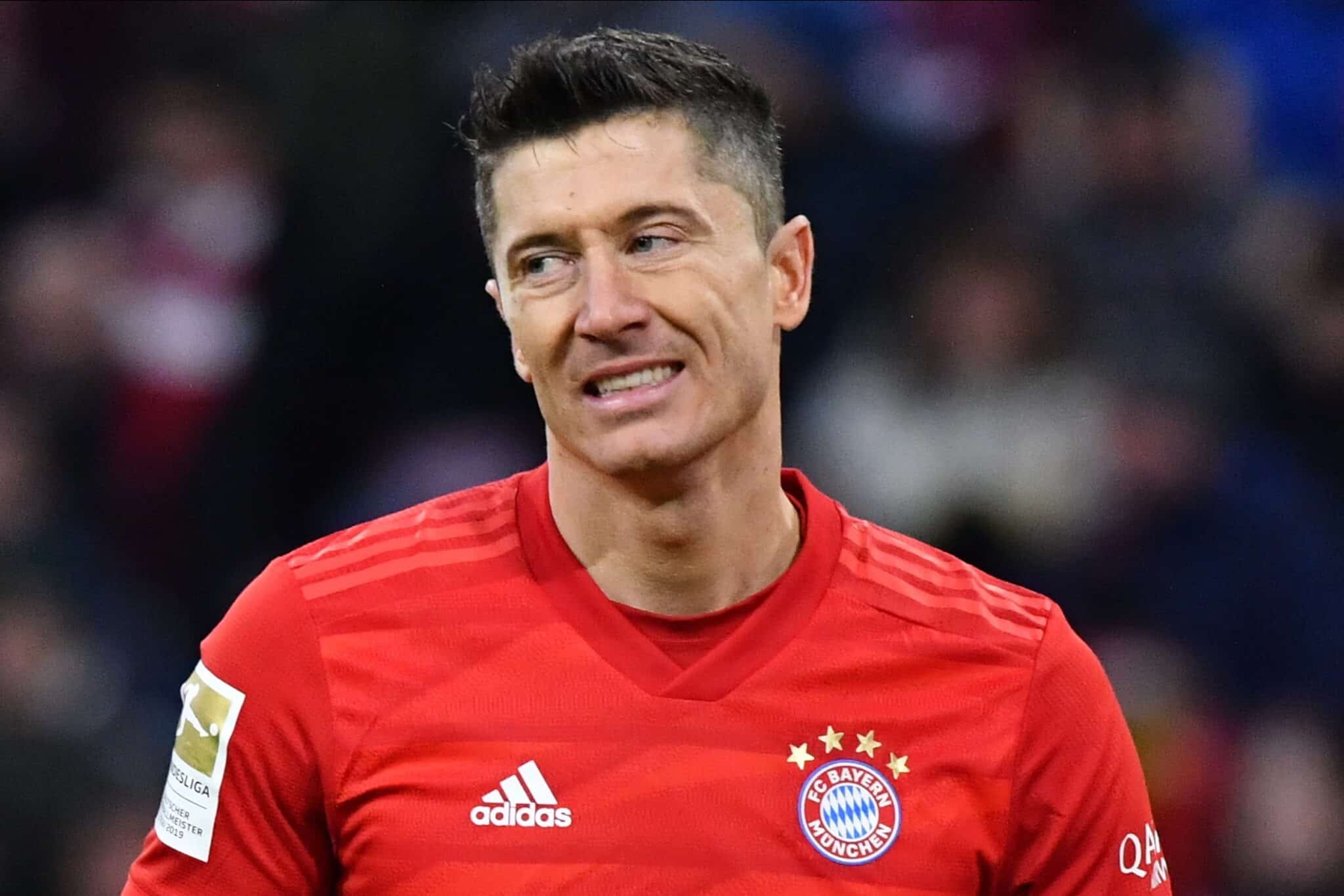 Robert Lewandowski del Bayern reacciona durante el partido de fútbol de la Bundesliga alemana entre el FC Bayern y el VfL Wolfsburg en Munich.