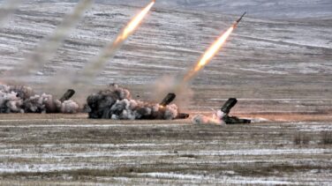 Ucrania hace disparar a Rusia sus misiles más caros contra lanzacohetes falsos de madera