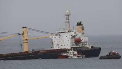 Alarma en la costa de Algeciras: fuga de aceite en el buque partido en dos