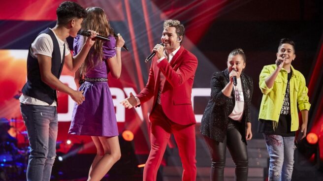 Bisbal en La Voz David Bisbal, coach del programa La Voz (Antena 3), cantando junto a su equipo