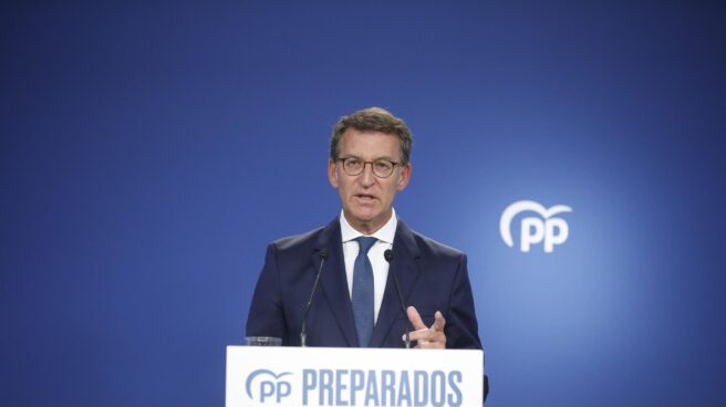 El presidente del PP, Alberto Núñez Feijóo, comparece ante los medios tras la primera reunión del comité de dirección del PP, este lunes en la sede nacional de Génova