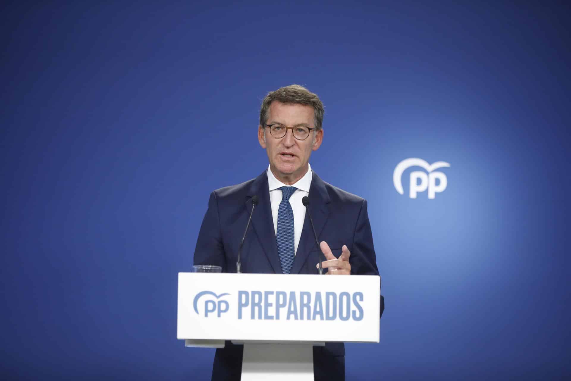 El presidente del PP, Alberto Núñez Feijóo, comparece ante los medios tras la primera reunión del comité de dirección del PP, este lunes en la sede nacional de Génova