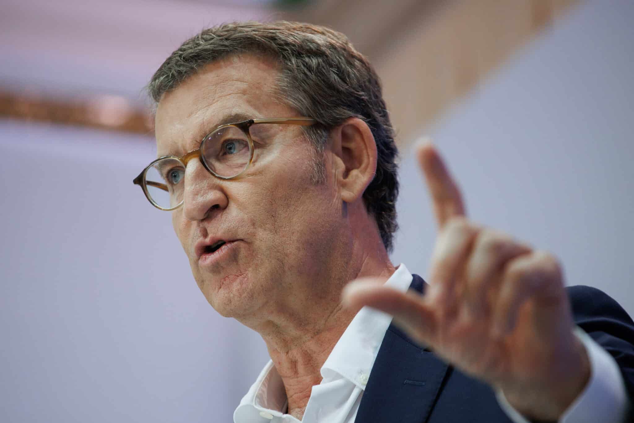 El presidente del PP, Alberto Núñez Feijóo, durante una intervención en los cursos del partido este verano, en San Lorenzo del Escorial (Madrid)