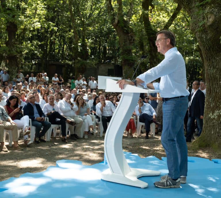 El PP de Feijóo dobla el apoyo de toda la izquierda y supera en 50 escaños al PSOE