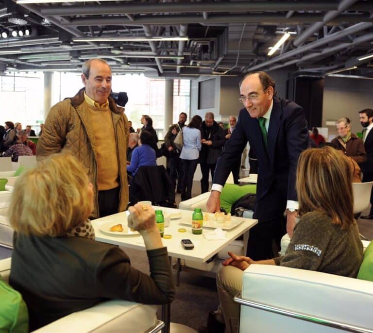 Iberdrola, Endesa y Naturgy aprovechan la crisis eléctrica y ganan 600.000 clientes en seis meses
