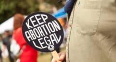El estado de Kansas aprueba en un referéndum defender el derecho al aborto