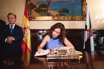 Ayuso pide en Ceuta una nueva política migratoria: "Los menores no son objetos"