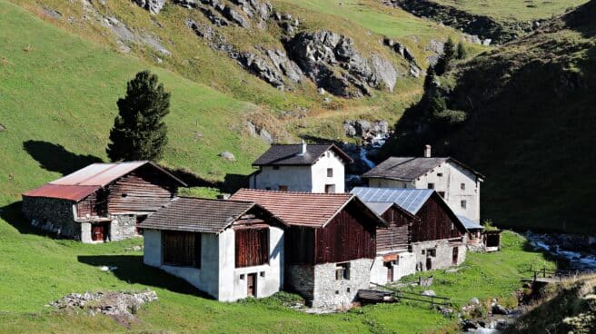 mountain-village-gc38497b3d_1920