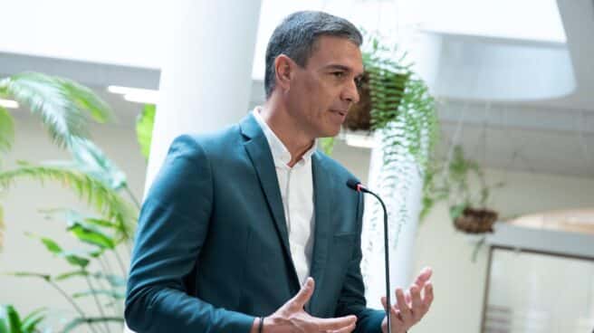 El presidente del Gobierno, Pedro Sánchez, comparece ante los medios de comunicación en el cabildo de Lanzarote