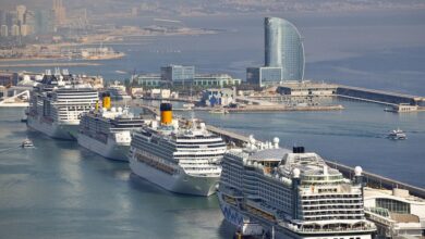 Giro en los puertos españoles: menos contenedores y récord de turistas de crucero