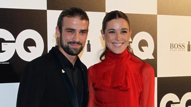 El fallecido Mario Biondo con su entonces esposa la presentadora Raquel Sánchez Silva, en un photocall de GQ