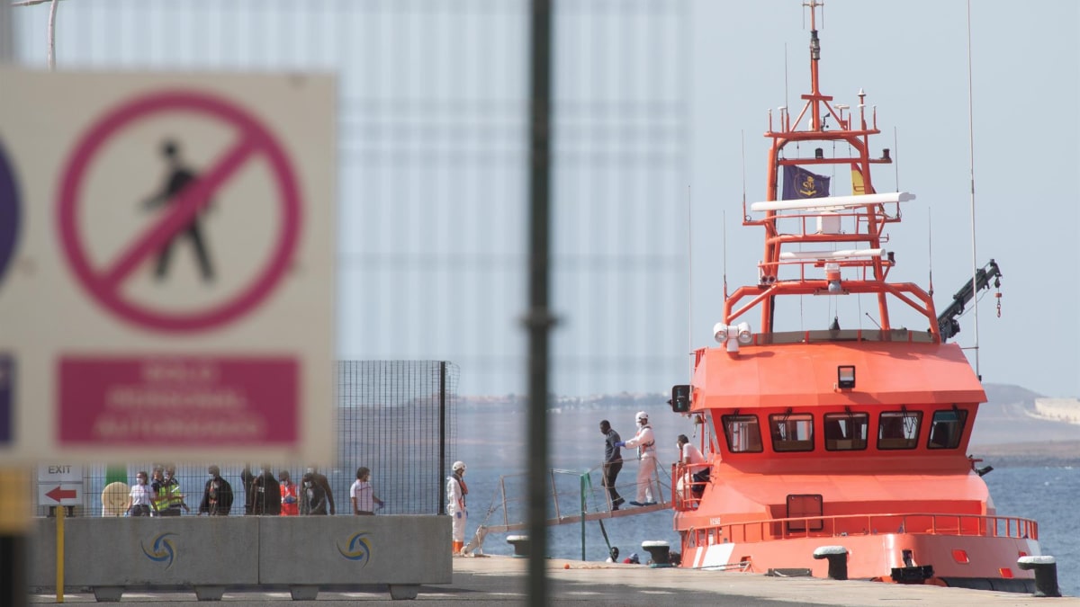 Una patera con 47 inmigrantes es rescatada en Fuerteventura con tres muertos a bordo