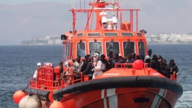 Una niña desaparecida y otro niño en estado crítico tras los rescates de ocho pateras en Lanzarote