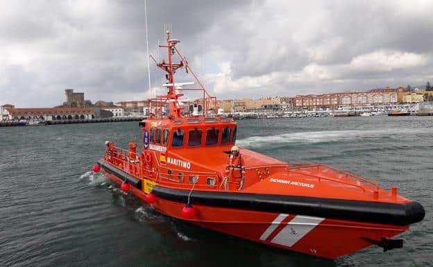 Rescatan una decena de personas que navegaba a la deriva en kayaks a consecuencia del viento