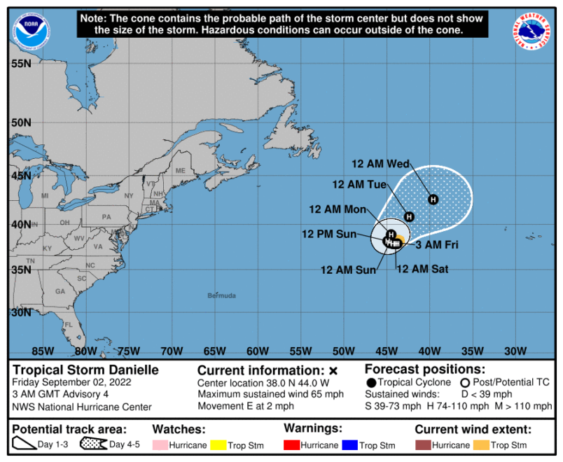 Imagen de la NASA en la que se observa la previsión del movimiento a cinco días del huracán Danielle en el Océano Atlántico.