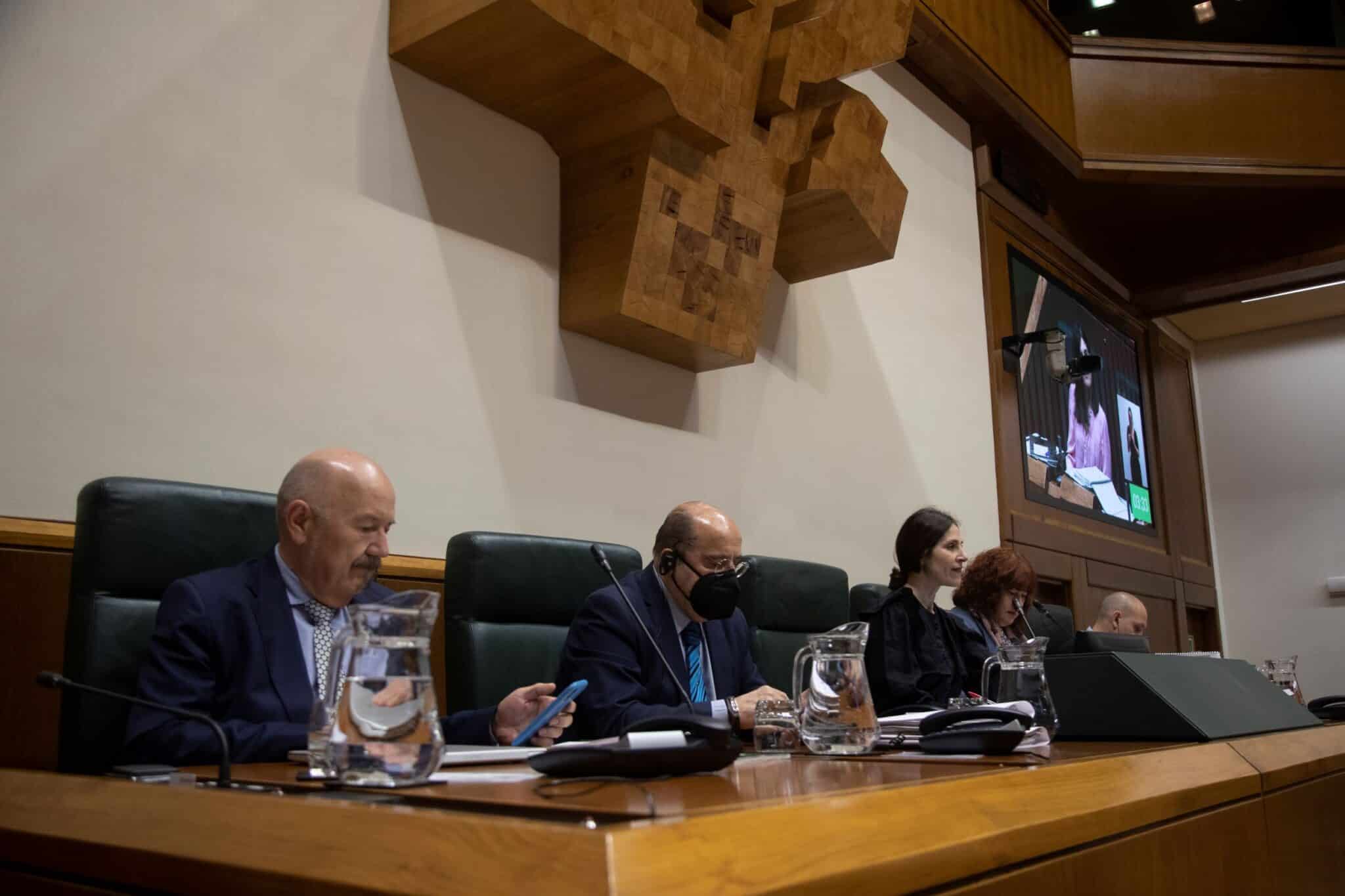 El 'chollo telefónico' de los parlamentarios vascos: dos móviles por legislatura... sin necesidad de devolverlos