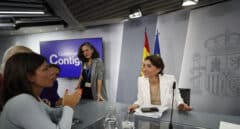 El autobús de la izquierda y el autobús de Pilar Llop