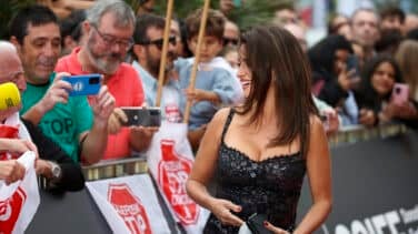 Pénelope Cruz y Juan Diego Botto apoyan a Stop Desahucios en el Festival de San Sebastián
