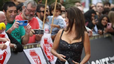 Pénelope Cruz y Juan Diego Botto apoyan a Stop Desahucios en el Festival de San Sebastián