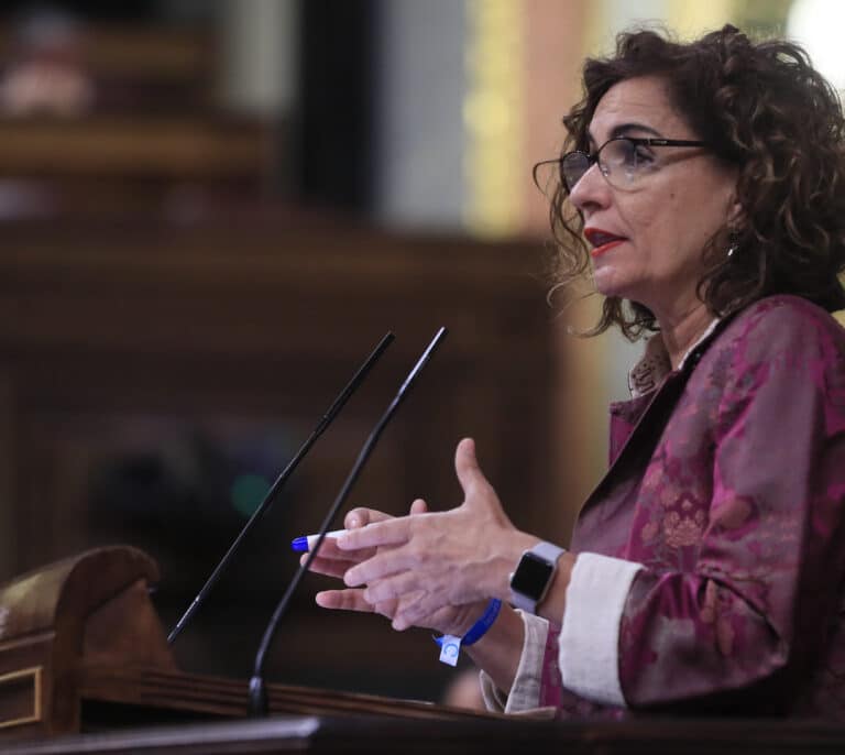 El Gobierno recula y anuncia rebajas fiscales y un "impuesto de solidaridad" a los más ricos