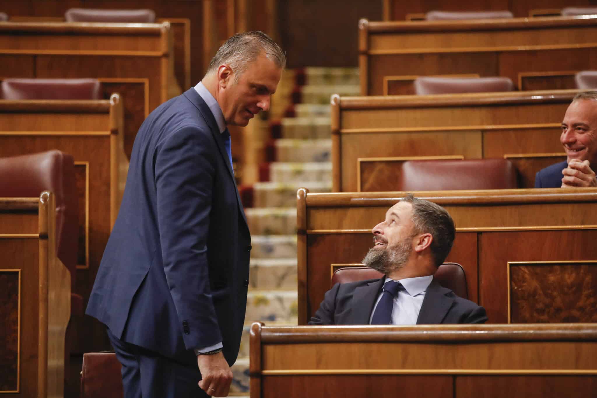 Ortega Smith y Abascal, en la sesión de control al Gobierno.