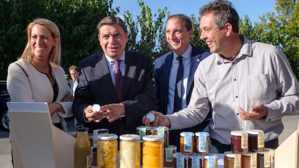 Luis Planas, en las instalaciones de Fruites Blanch en Lleida.