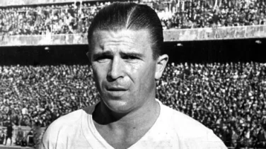 Condenado a 4 años de cárcel el yerno de Puskas por engañar con los derechos de un libro del futbolista
