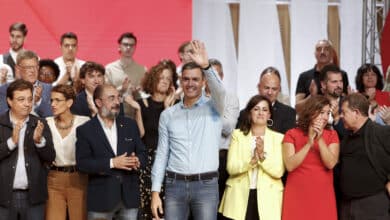 Sánchez cree que el PP se quedó "aislado y retratado" con el impuesto de las energéticas