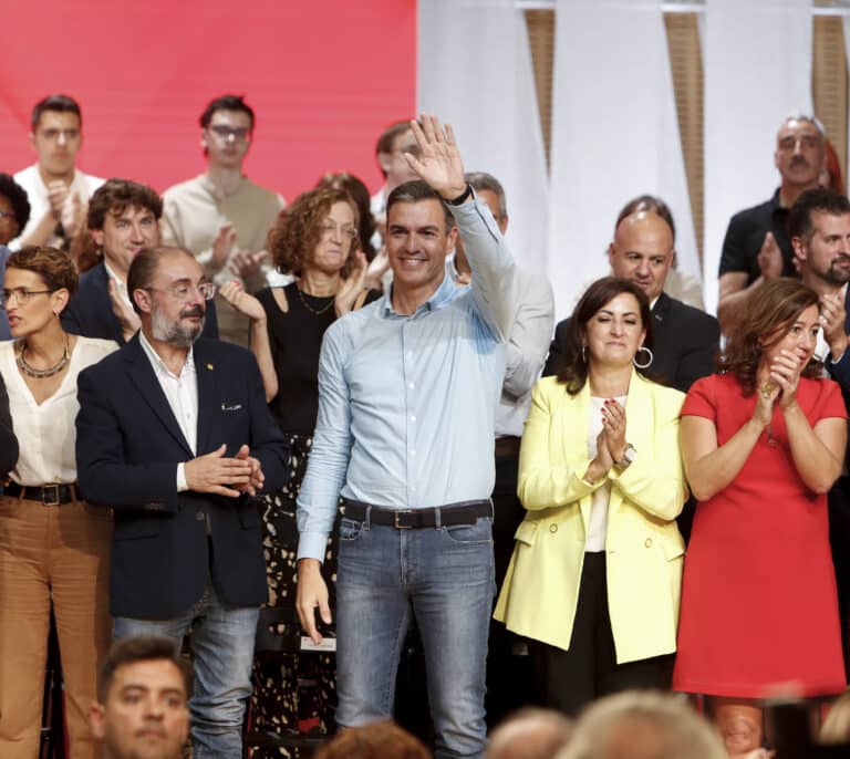 Sánchez cree que el PP se quedó "aislado y retratado" con el impuesto de las energéticas