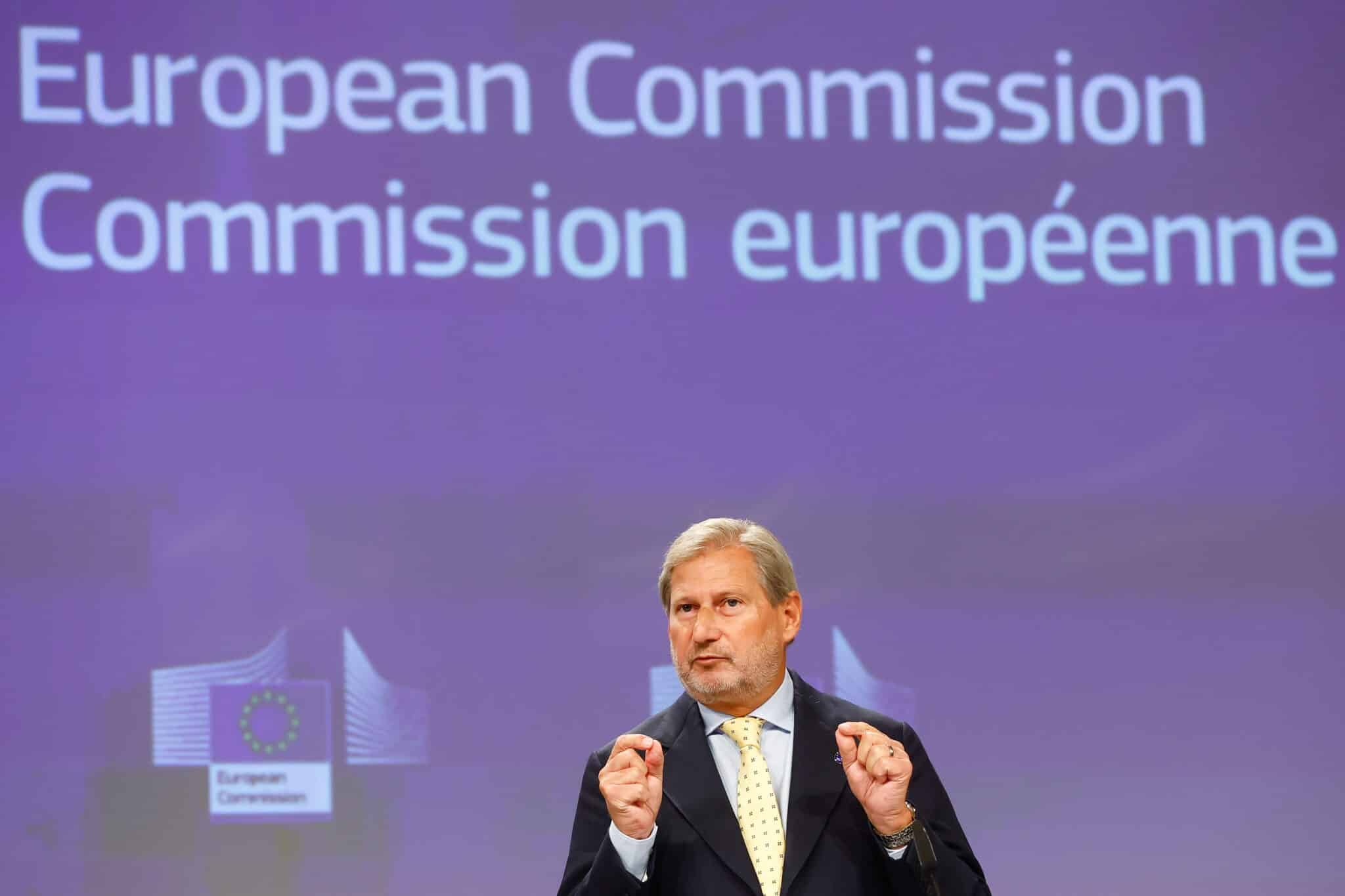 El comisario europeo de Presupuesto y Administración, Johannes Hahn, da una rueda de prensa sobre la protección del presupuesto de la UE en Hungría