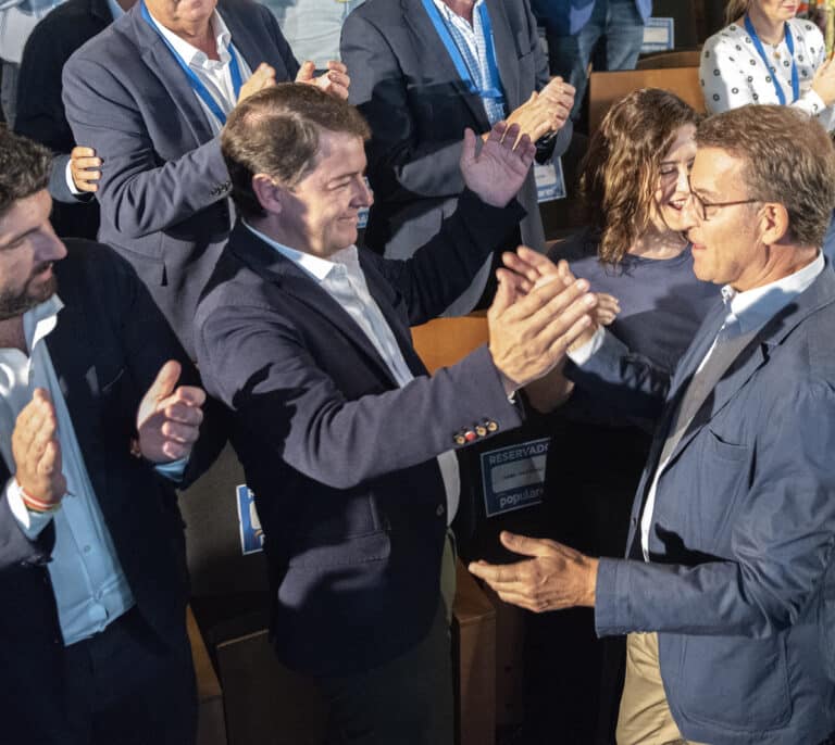 Feijóo pide al PSOE defender la lengua frente a las "imposiciones" del independentismo catalán y vasco