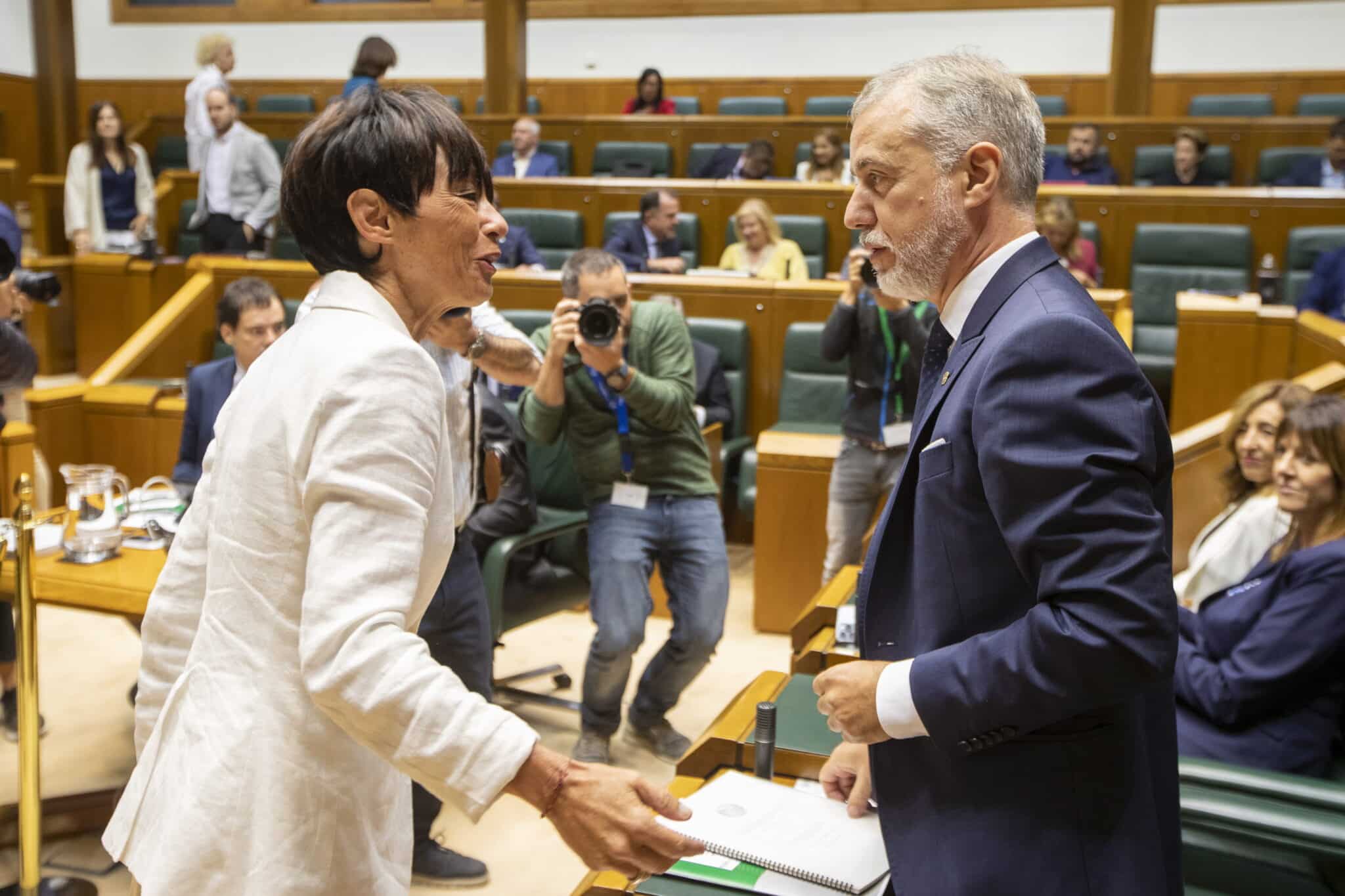 Bildu rechaza las cuentas del PNV-PSE en Euskadi tras apoyar las de Sánchez y Chivite