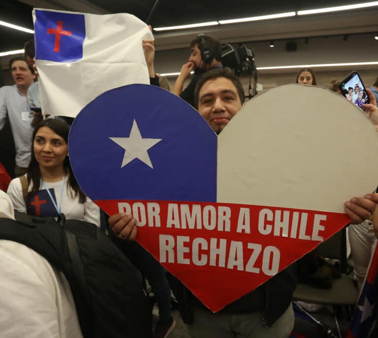 Los chilenos rechazan con claridad la nueva Constitución avalada por Boric