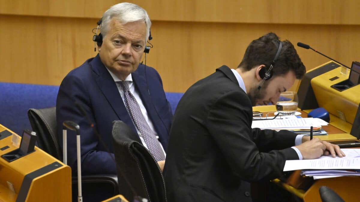 La visita de Reynders no mueve al Gobierno ni al PP de su postura sobre el CGPJ