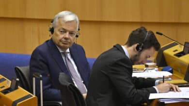 La visita de Reynders no mueve al Gobierno ni al PP de su postura sobre el CGPJ