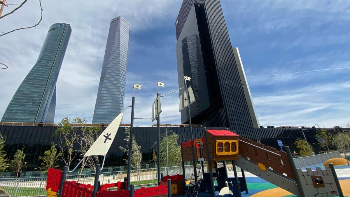 Inauguran el centro comercial de la Torre Caleido en la Castellana