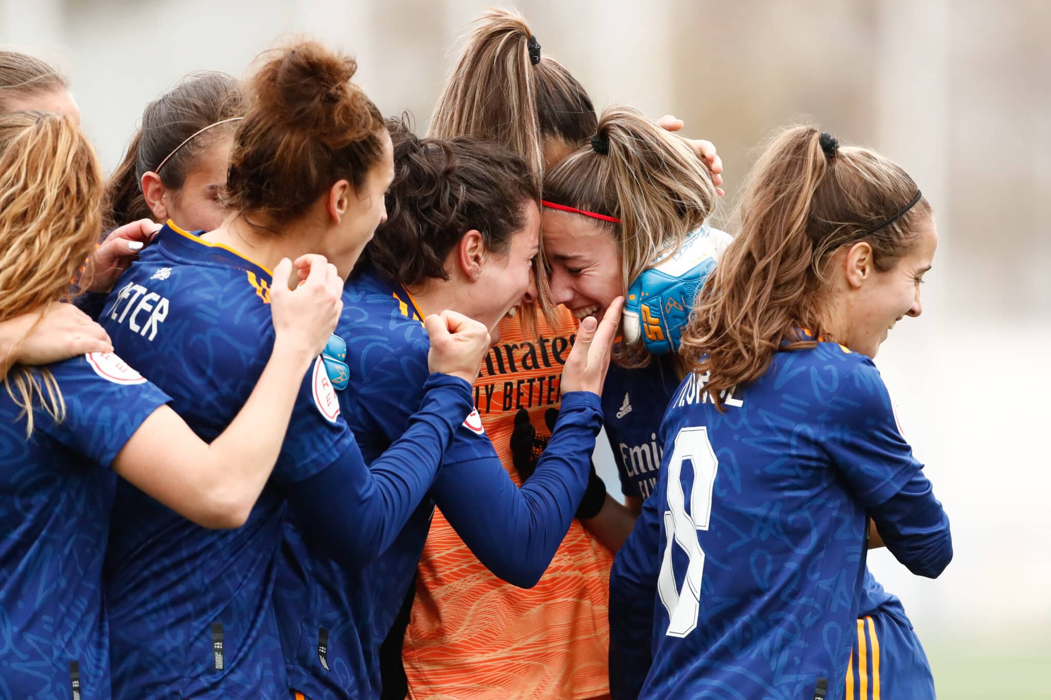 Las jugadoras del Real Madrid celebran un gol