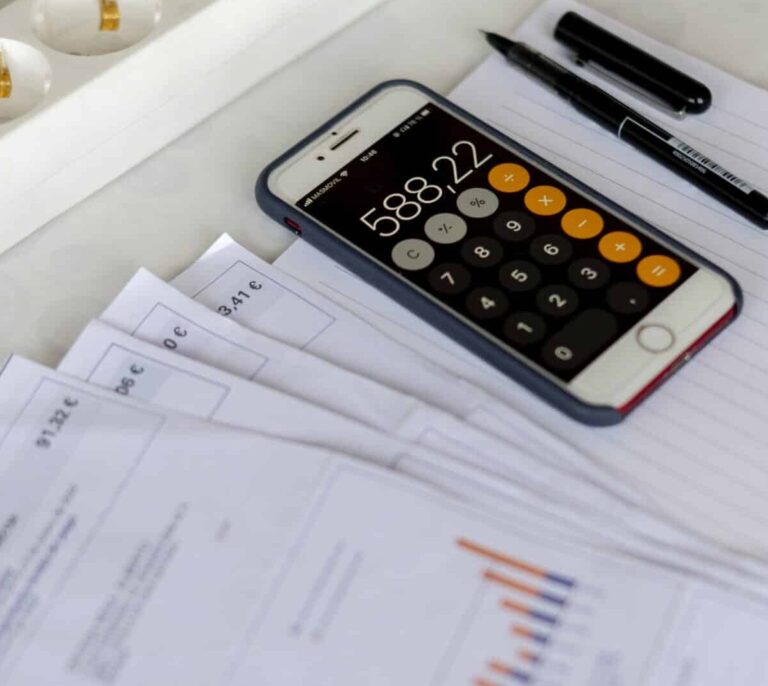 Luz gratis, pero con el IVA al 21%: la paradoja de los próximos meses en la factura