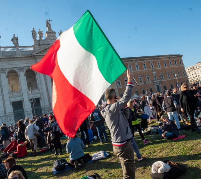 Italia se abraza a Meloni con el fantasma de la recesión, una deuda histórica y la reforma fiscal pendiente
