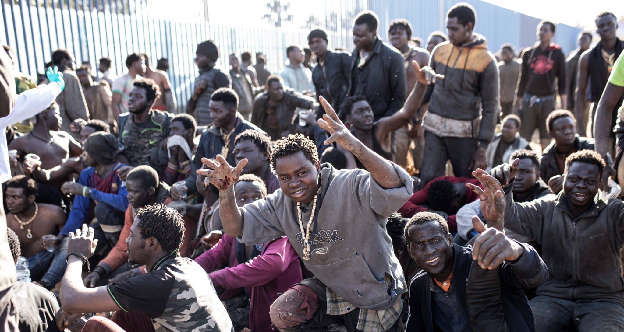 Migrantes en el CETI de Melilla tras salta la valla el pasado mes de marzo.