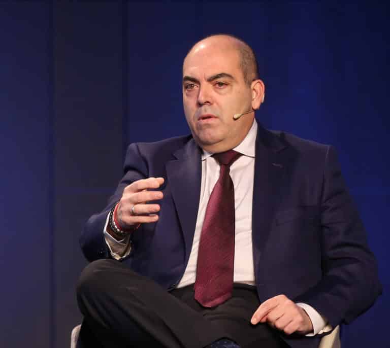 CEOE rechaza la subida del SMI y los sindicatos ahora exigirán un 5%