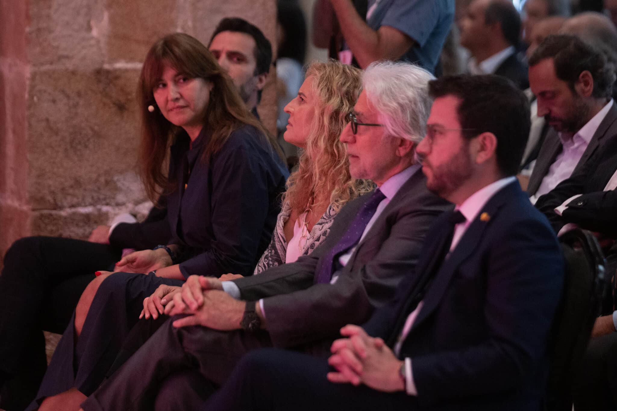 La presidenta del Parlament, Laura Borràs; el presidente de Foment del Treball, Josep Sánchez Llibre y el presidente de la Generalitat, Pere Aragonès, en el acto de entrega de las Medallas de Honor y los XV Premis Ferrer Salat de Foment del Treball