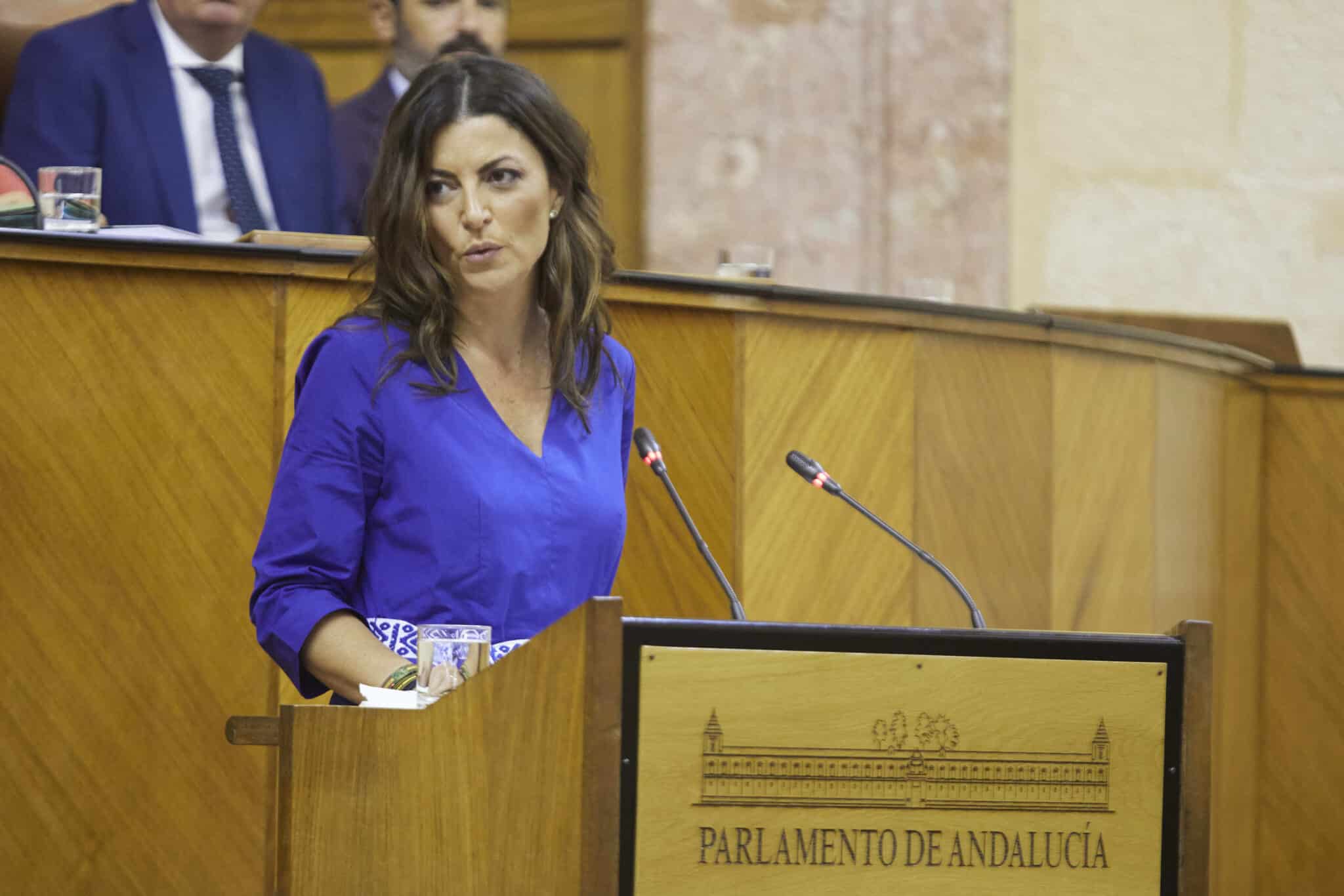La portavoz del grupo parlamentario VOX, Macarena Olona, durante la segunda jornada del debate de investidura del presidente de la Junta de Andalucía de la XII legislatura en el Parlamento de Andalucía