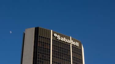 Una consejera del Sabadell se marcha para presidir DKV y el banco 'ficha' a su sustituta en Mango