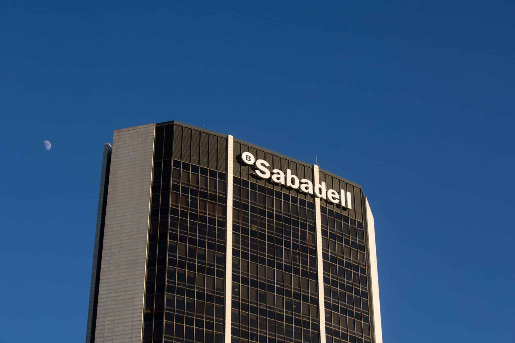 Banco Sabadell gana 791 millones en el primer semestre y mejora la previsión de dividendos en 500 millones