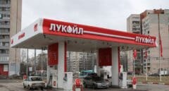 Lukoil, la mayor petrolera rusa: críticas a Putin, muertes de directivos e interés por Repsol