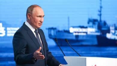 Putin habla de España y la Guerra Civil para responder a Borrell: "Estaría del lado de los golpistas"