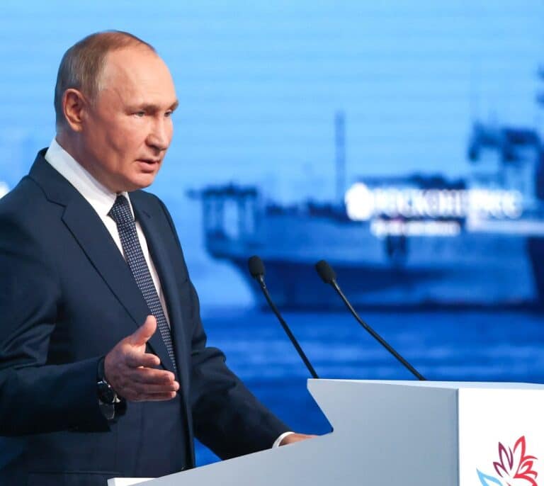 Putin habla de España y la Guerra Civil para responder a Borrell: "Estaría del lado de los golpistas"