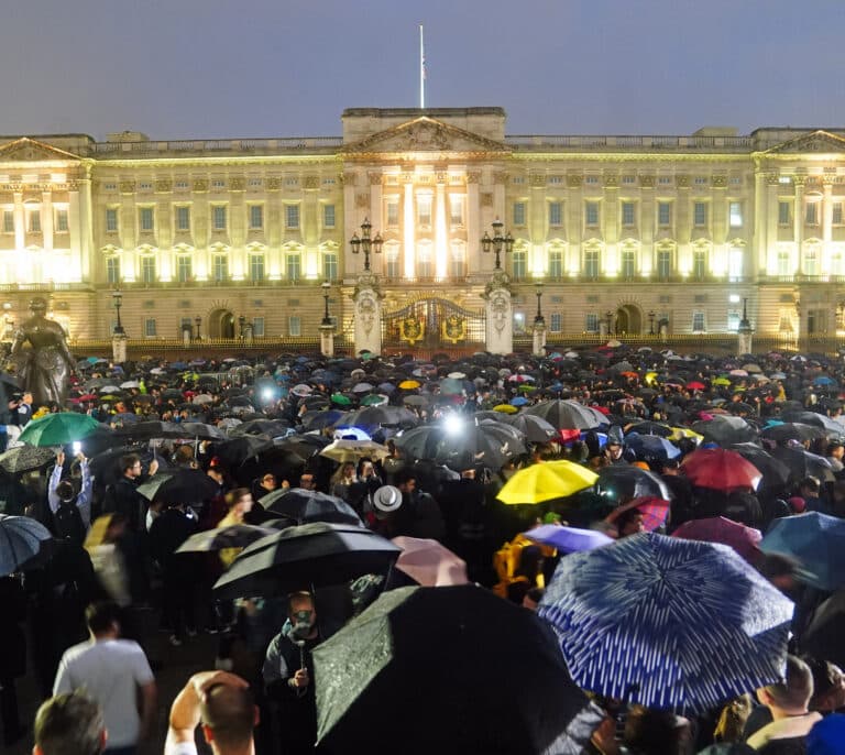 Conmoción mundial por la muerte de Isabel II, "la roca del Reino Unido moderno"