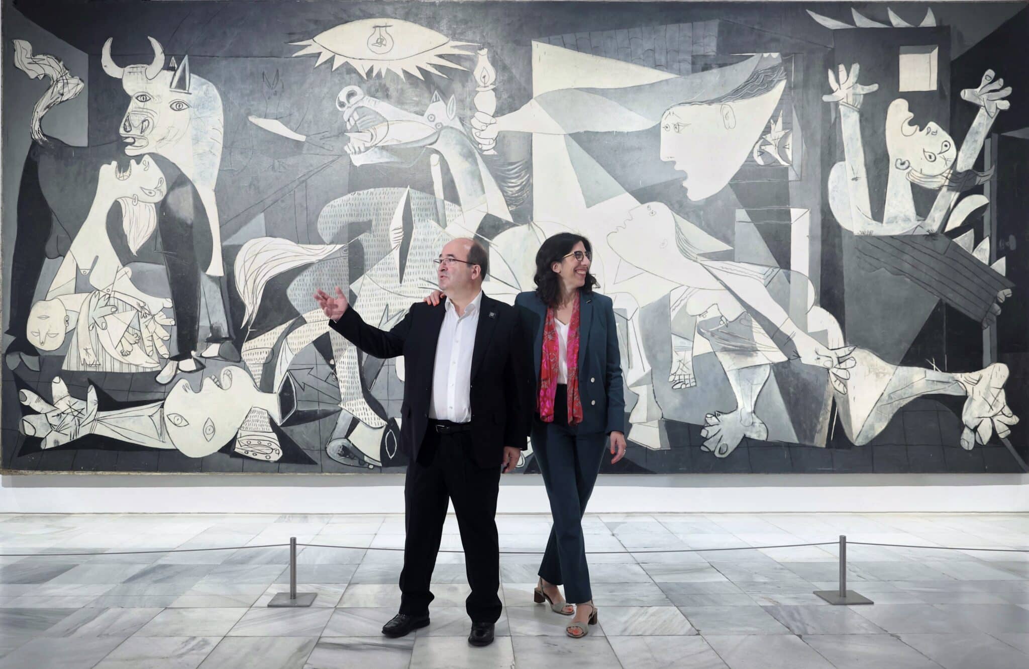 El ministro de Cultura, Miquel Iceta, y la ministra de Cultura de Francia, Rima Abdul Malak, en el Reina Sofía.